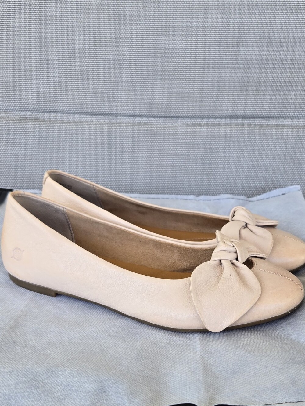 Born Leather Bow Flats - Light Beige